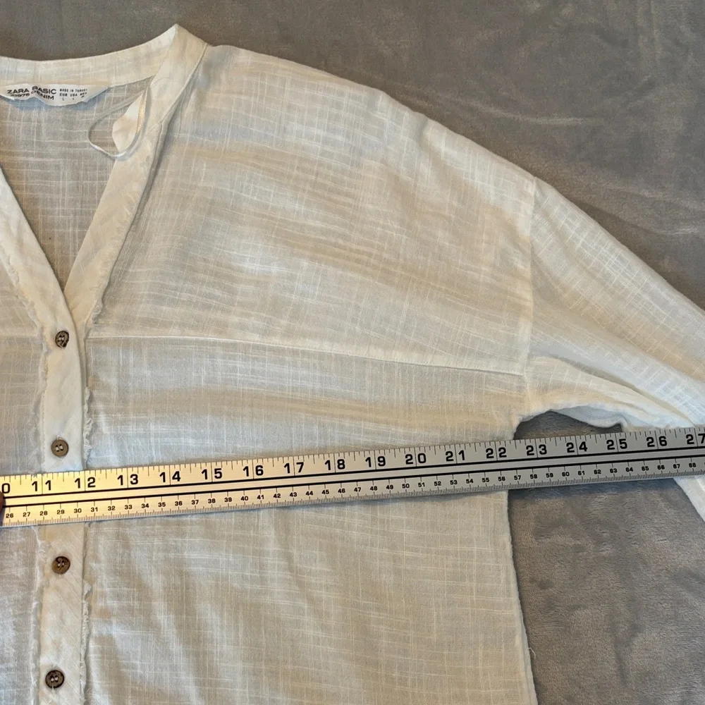 Zara Basic Z1975 Denim White 100% Cotton Button High Low 3/4 Sleeve frayed L EUC - Picture 9 of 12